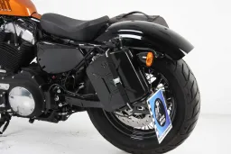 Bote 4 ltr. incl. soporte izquierdo Recorte - negro para Harley-Davidson Sportster 883 Roadster / Iron 883 / Super Low / 8