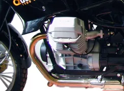 Barra de protección del motor - negra para Moto Guzzi Quota 1000/1100 ES