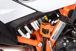 Protector del depósito de líquido de frenos, trasero naranja para KTM 890 Adv/ Adv R/ 790 Adv / Adv R/ 1290 S Adv (2021-)/ 1390 S Adv/ Husqvarna Norden 901